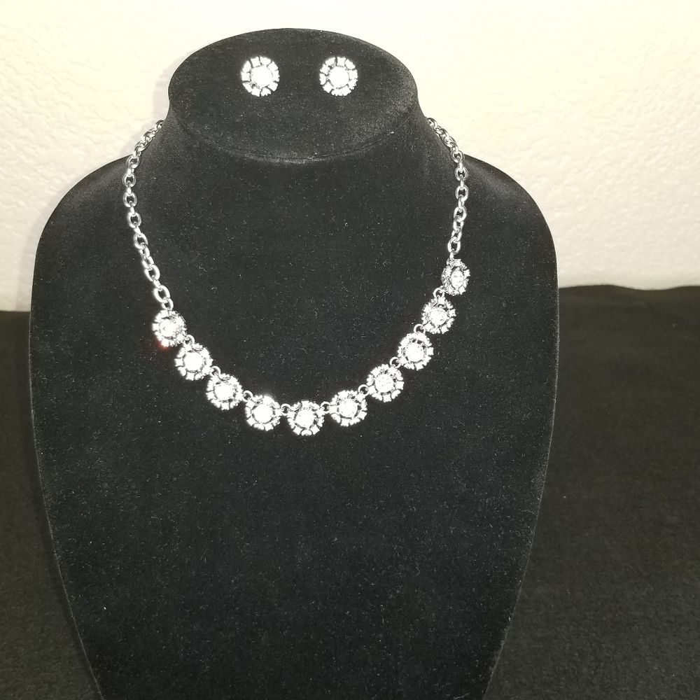 Gorgeous Rhinestone Necklace & Earring Set - Picture 4 of 4
